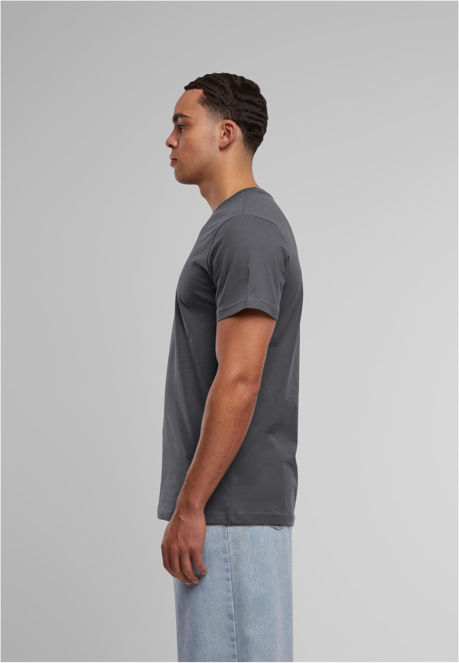T-Shirt Round Neck magnet | magnet
