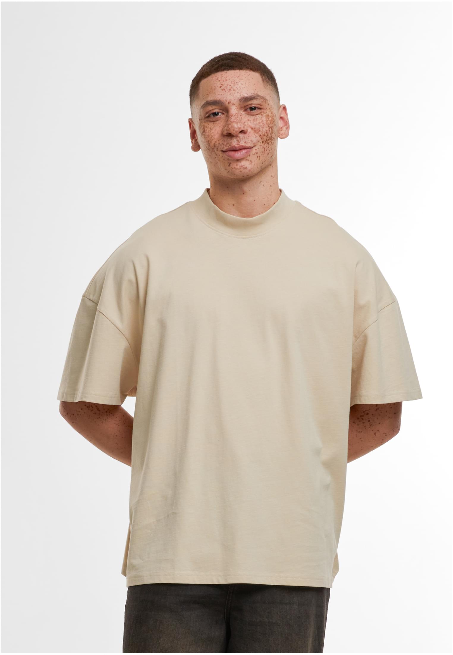 Oversized Mock Neck Tee sand | sand