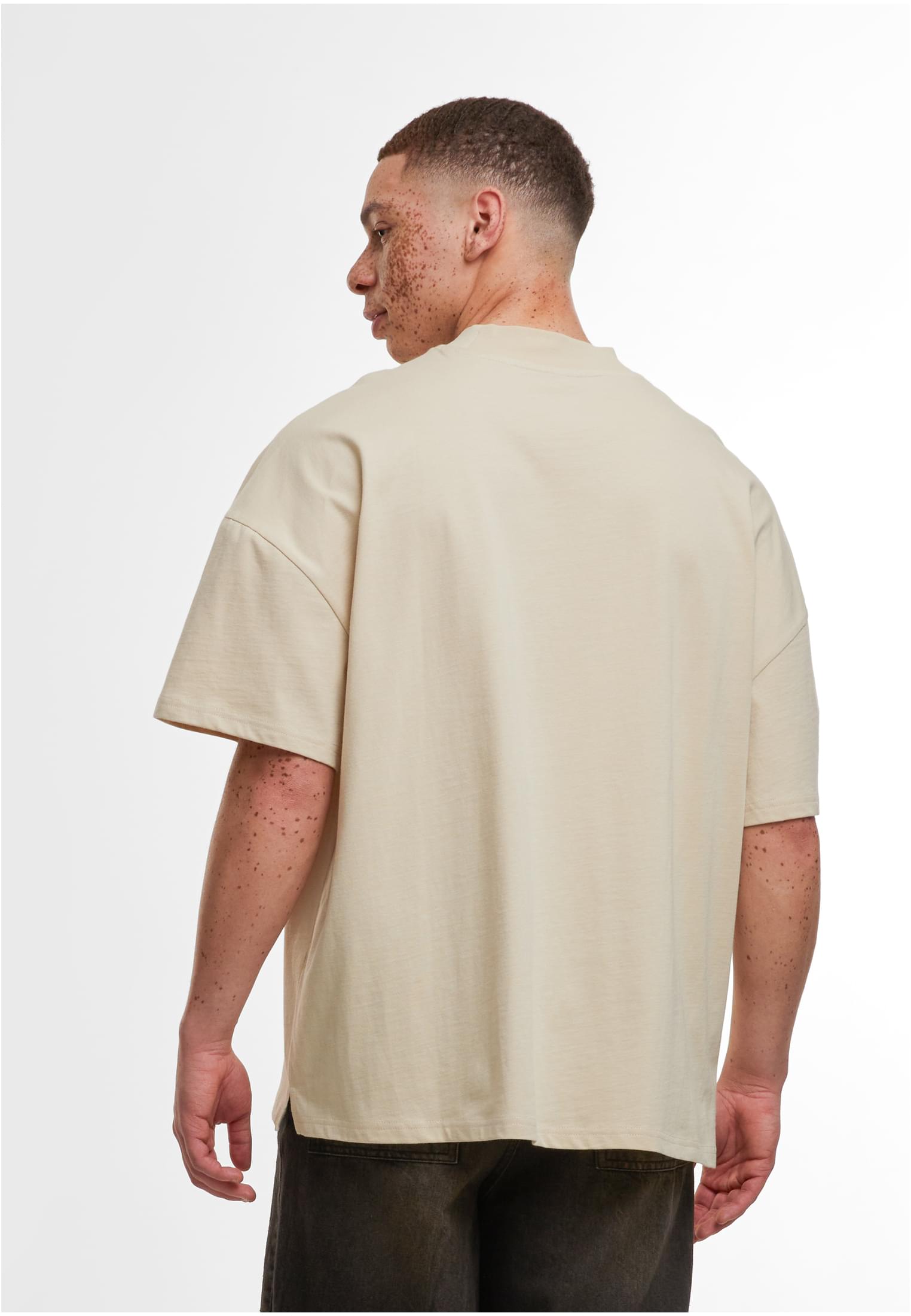 Oversized Mock Neck Tee sand | sand