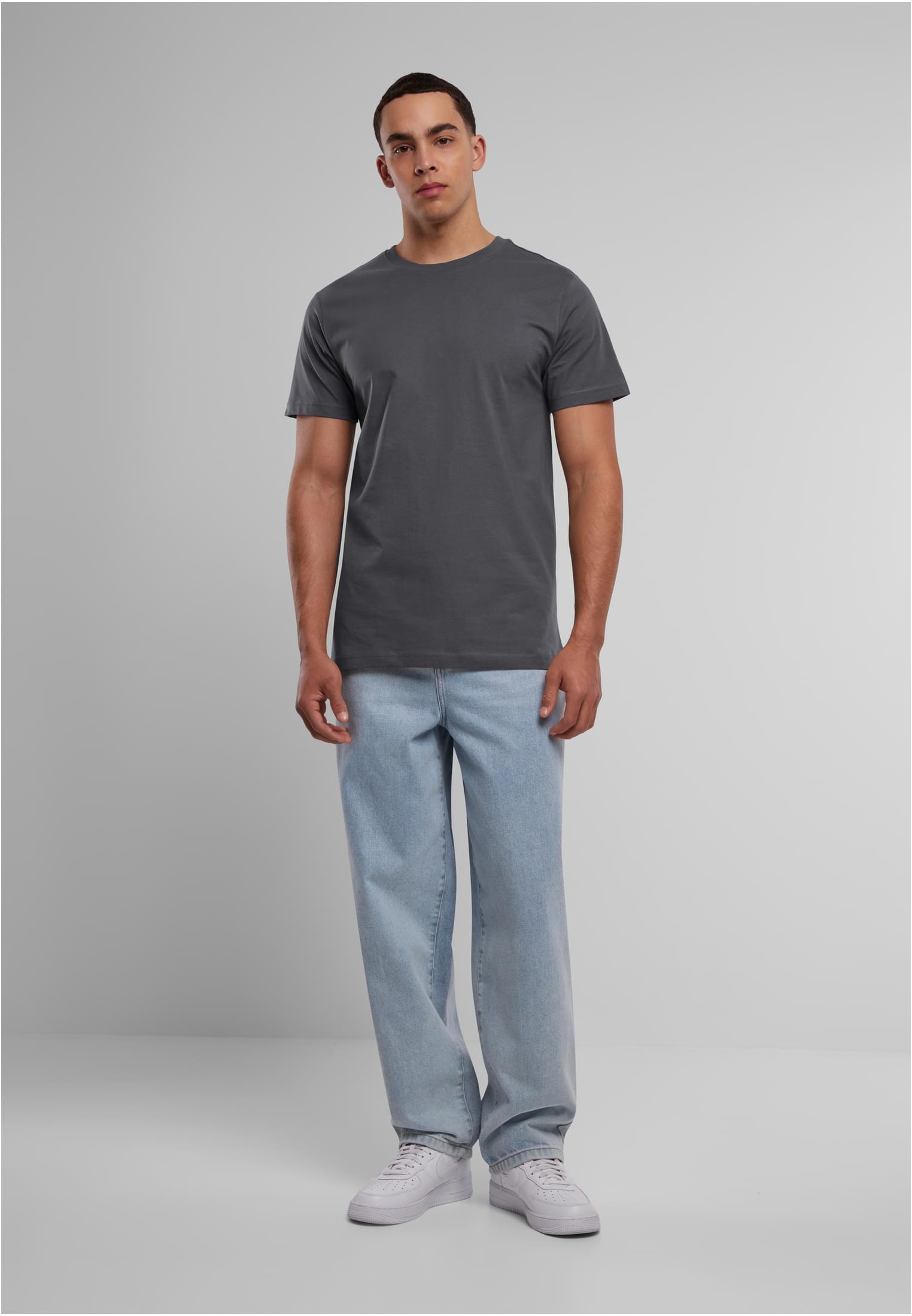T-Shirt Round Neck magnet | magnet
