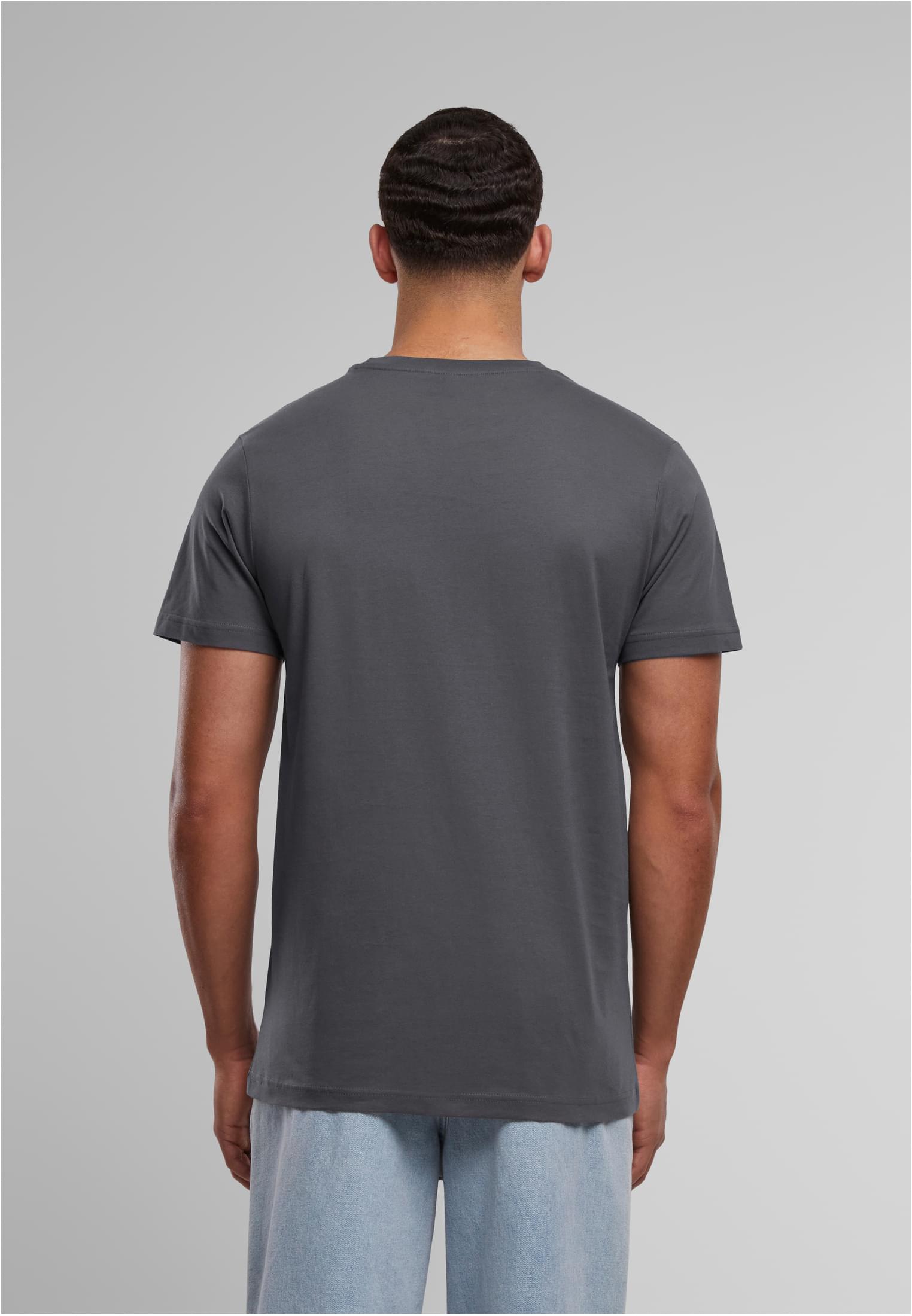 T-Shirt Round Neck magnet | magnet