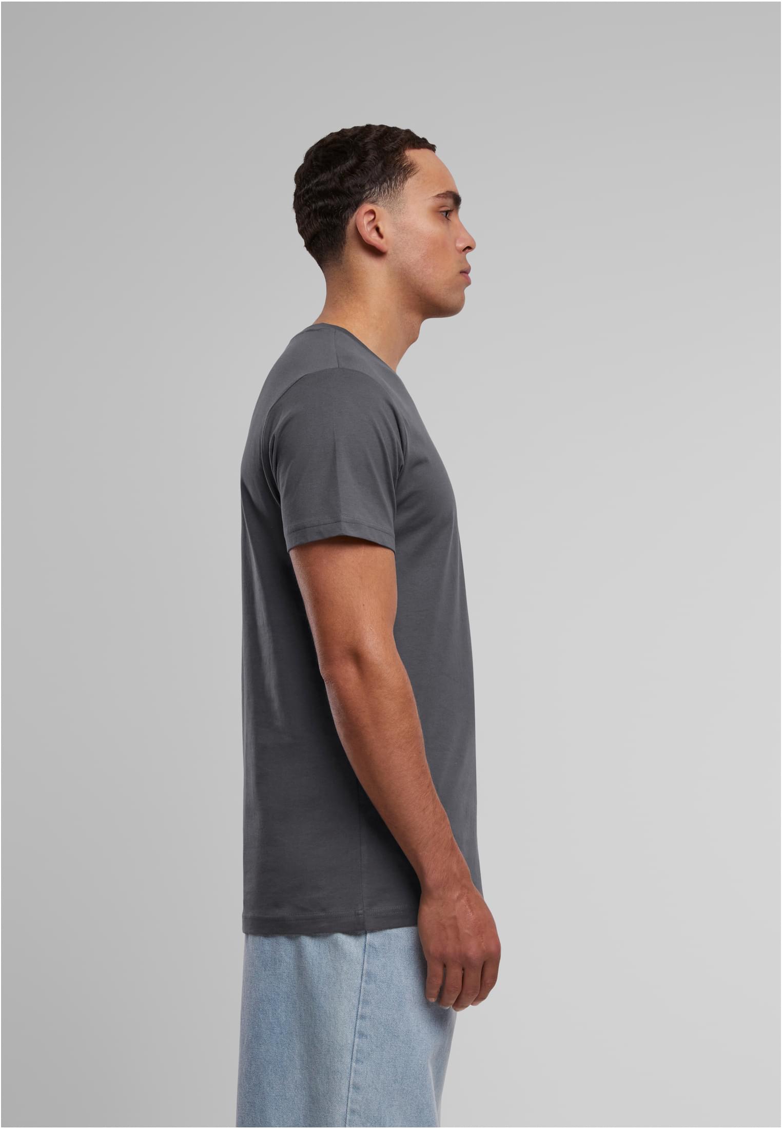 T-Shirt Round Neck magnet | magnet