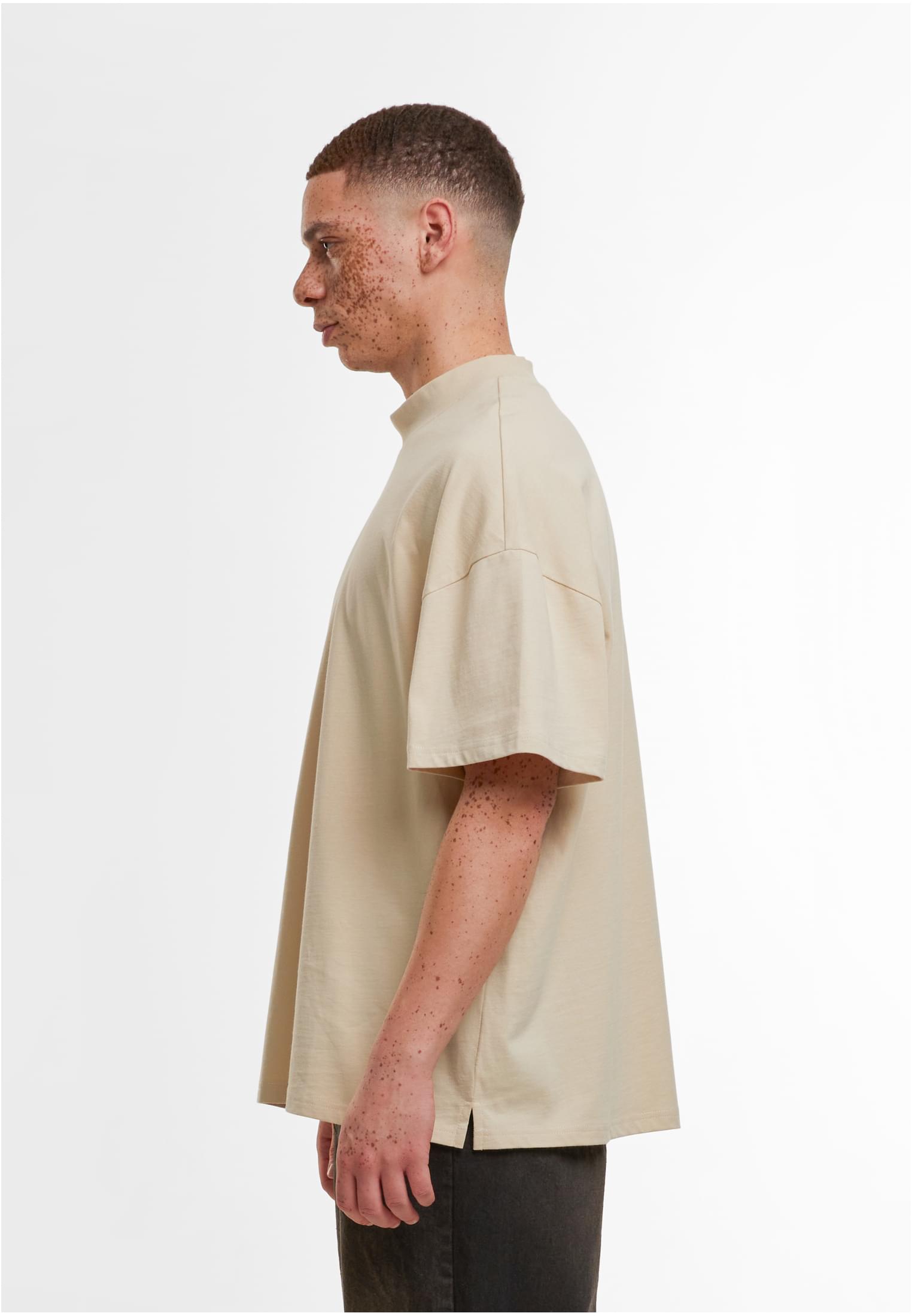 Oversized Mock Neck Tee sand | sand